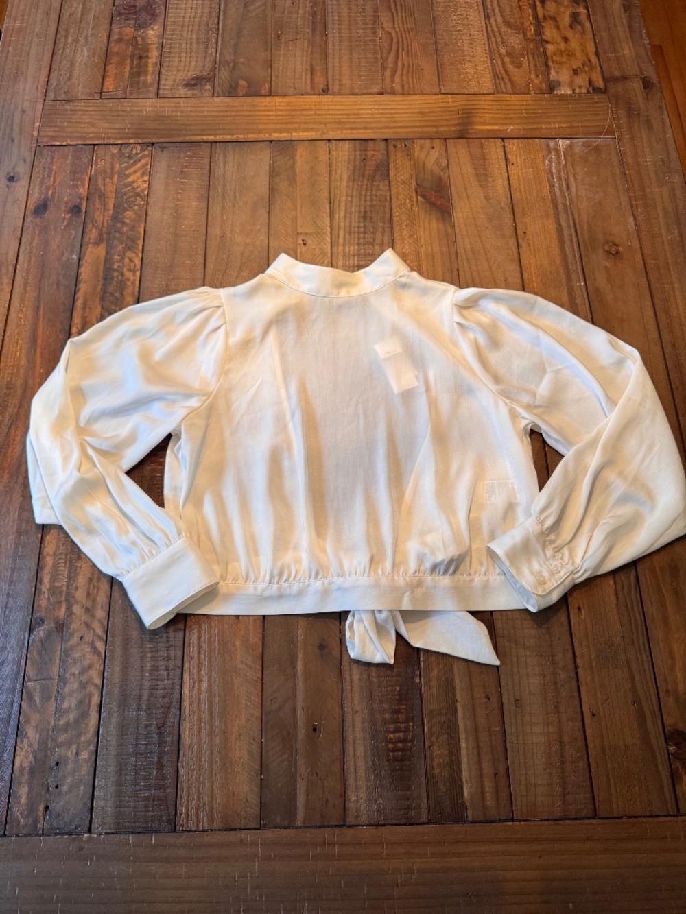 Banana Republic Cropped Open-Back Blouse. Snow Day Color. NWT, Size Small